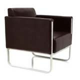 Bruine gestoffeerde fauteuil ARUBA met wit metalen frame van hjh OFFICE – 360-gradenweergave (schuin vooraanzicht 60°)