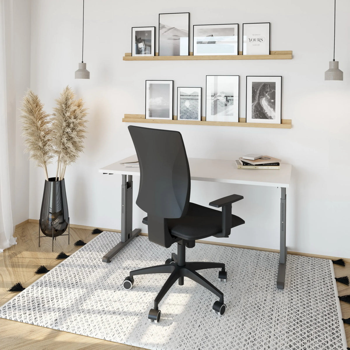 Höhenverstellbarer Schreibtisch MEGA 614 G in Weiß und Graphit mit Maßen 140 × 67 cm von hjh OFFICE PRO