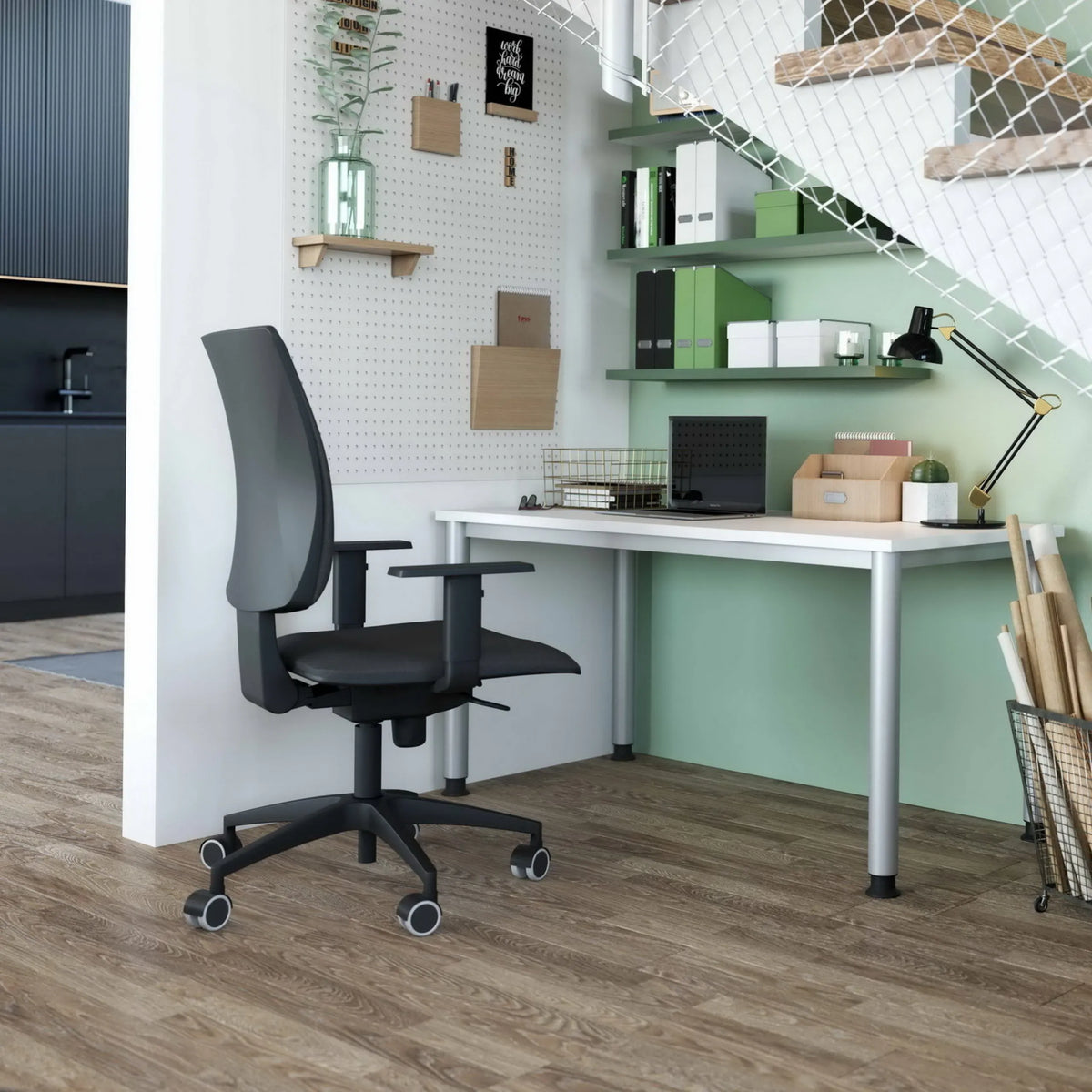 Hoogteverstelbaar bureau HILO 614 S in wit en zilver met afmetingen 140 x 67 cm van hjh OFFICE PRO