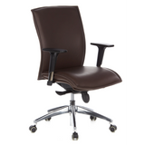 Donkerbruine Luxe directiestoel MURANO 10 met armleuningen en vijfpoot met wielen van hjh OFFICE – 360-gradenweergave (schuin vooraanzicht 40°)