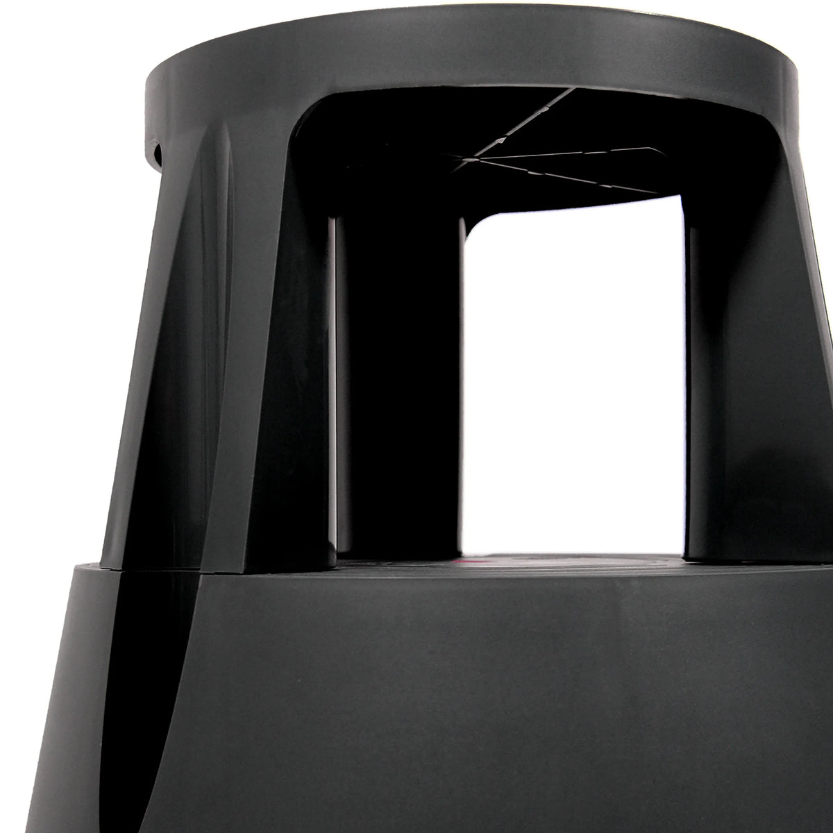 Oberer Bereich des schwarzen Tritthockers TIO-M I mit Grifföffnung von hjh OFFICE