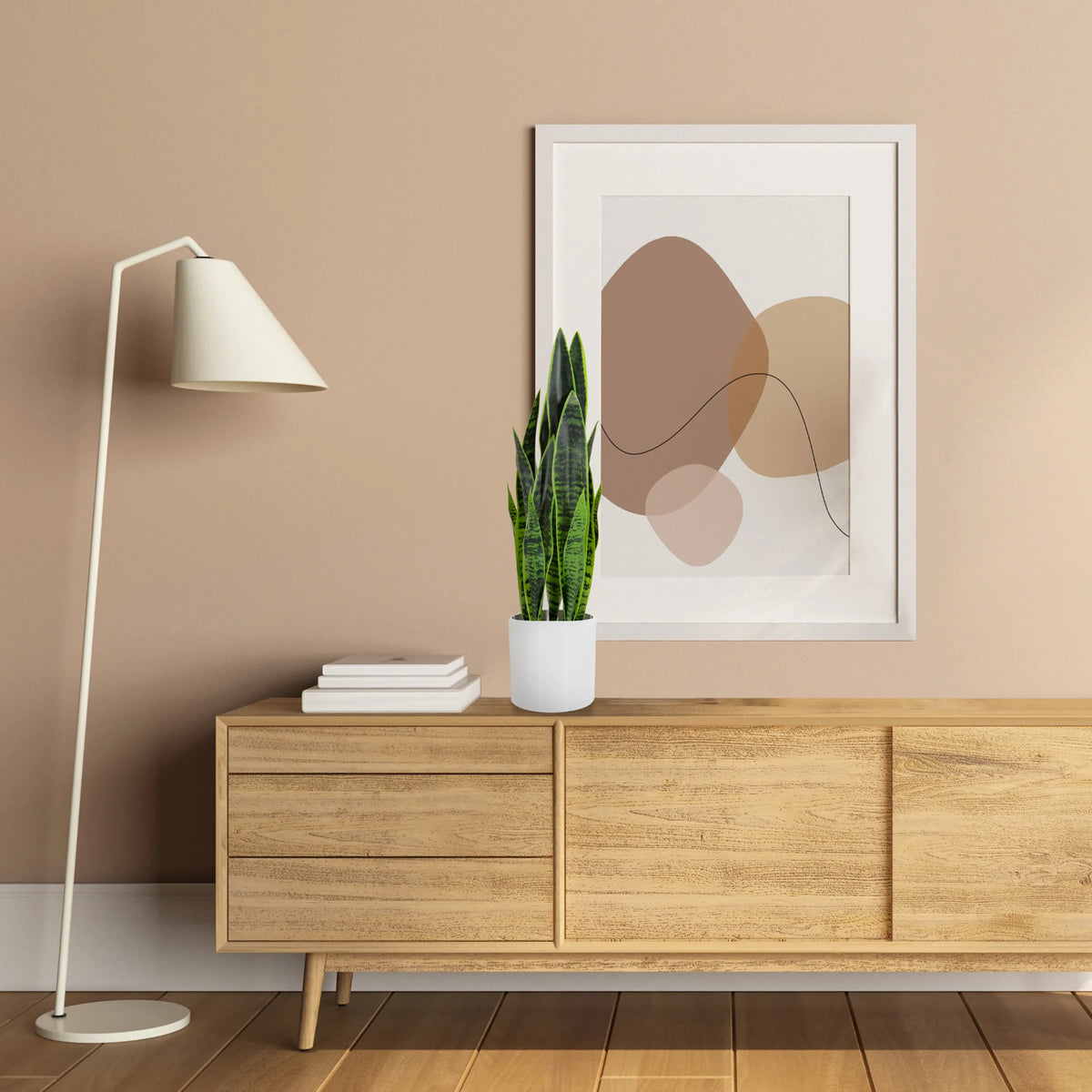 Groene kunstplant SANSEVIERIA in een witte pot op een houten dressoir van hjh OFFICE