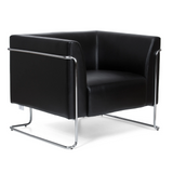Zwarte gestoffeerde fauteuil CURACAO met verchroomd buizenframe van hjh OFFICE – 360-gradenweergave (schuin vooraanzicht 40°)
