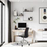 Luxe directiestoel VEMONA 30 in zwart met armleuningen en zwenkwielen aan een bureau van hjh OFFICE