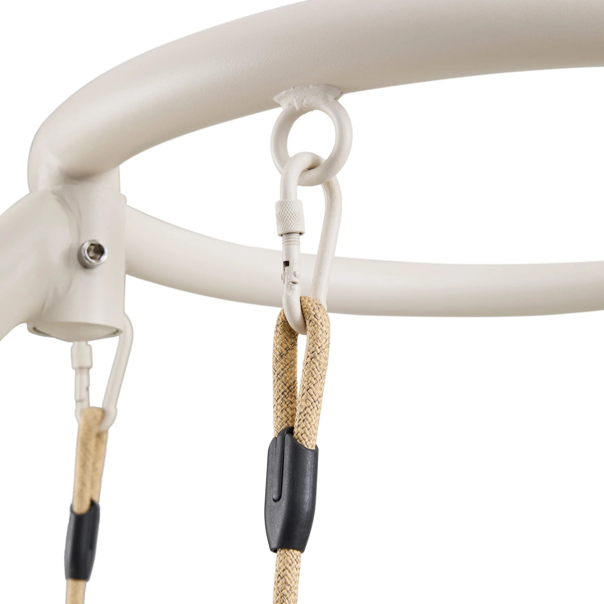Ophanging met metalen ring en beige touw van de Skylo hangstoel van hjh LIVING