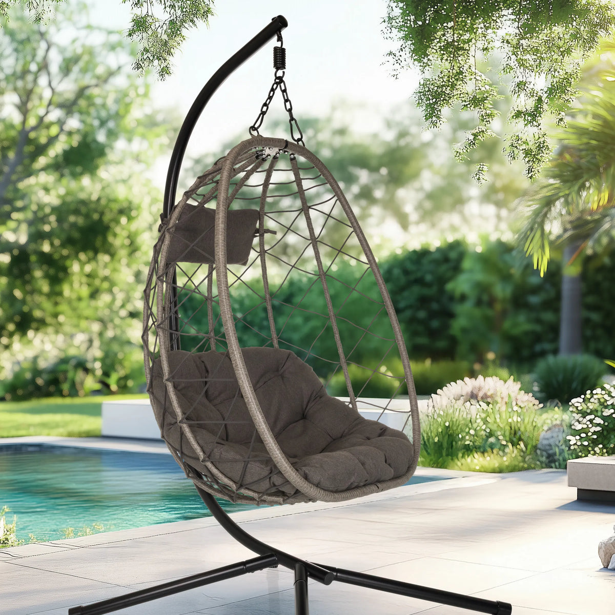 Hangstoel COCOVA in zwart en grijs met een mandframe en kussens van hjh LIVING