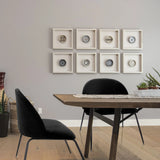 Zwarte gestoffeerde stoel VELVO met slanke metalen poten aan een eettafel van hjh OFFICE