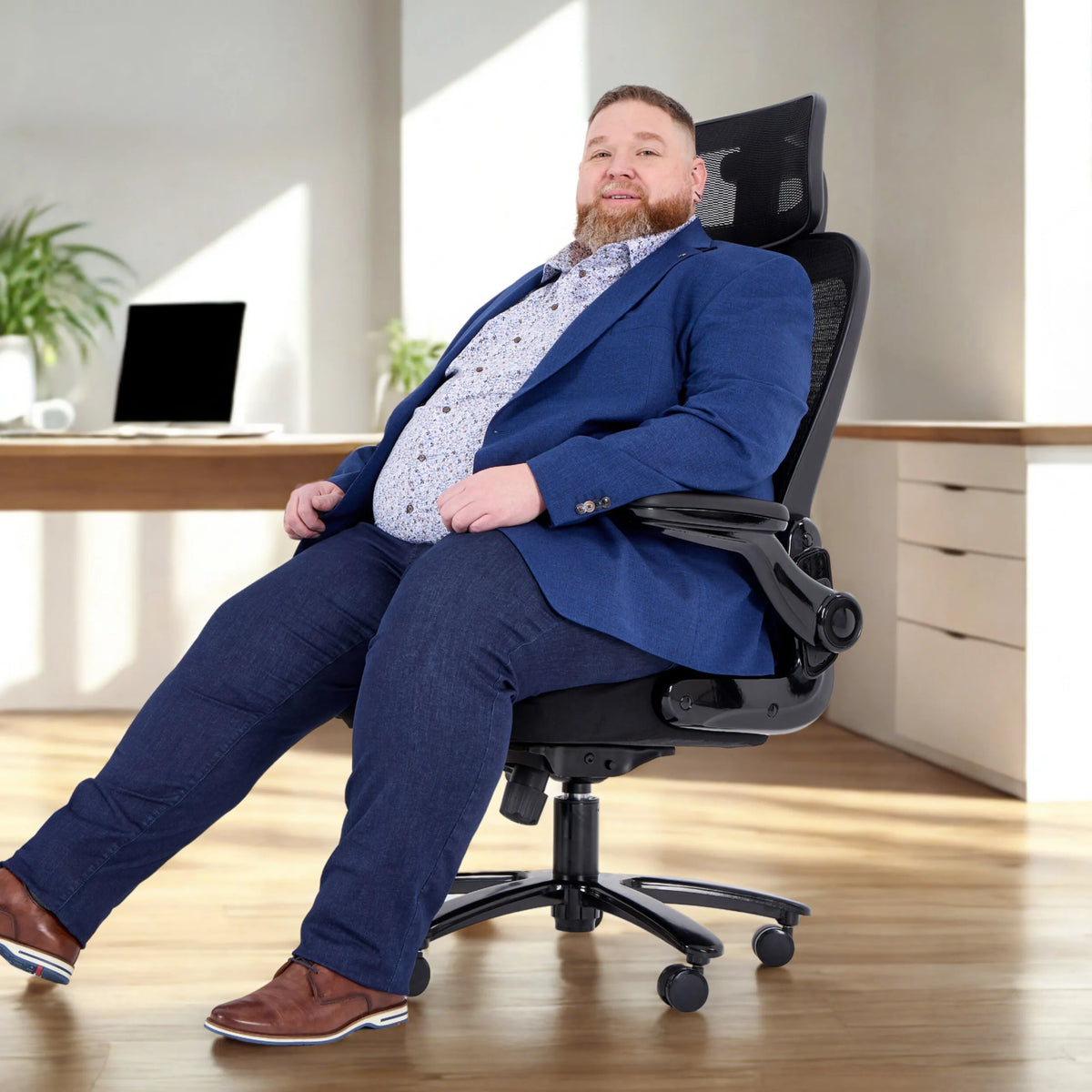XXL bureaustoel INSTRUCTOR SW I PRO in het zwart met netrugleuning en hoofdsteun van hjh OFFICE