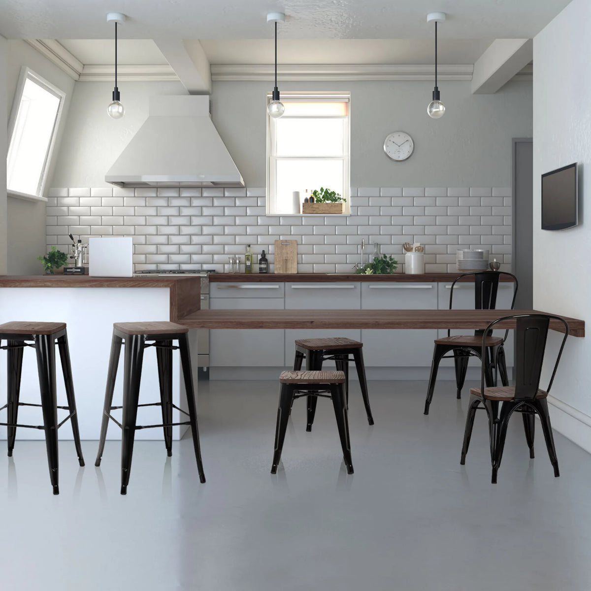 Zwarte Bistrostoelen VANTAGGIO COMFORT W met metalen frame aan een lange houten tafel van hjh OFFICE
