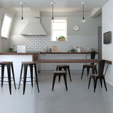 Zwarte Bistrostoelen VANTAGGIO COMFORT W met metalen frame aan een lange houten tafel van hjh OFFICE