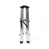Aluminium frame van de SOLID klaptrap met zwarte standvoeten en een zilveren vergrendeling van hjh OFFICE