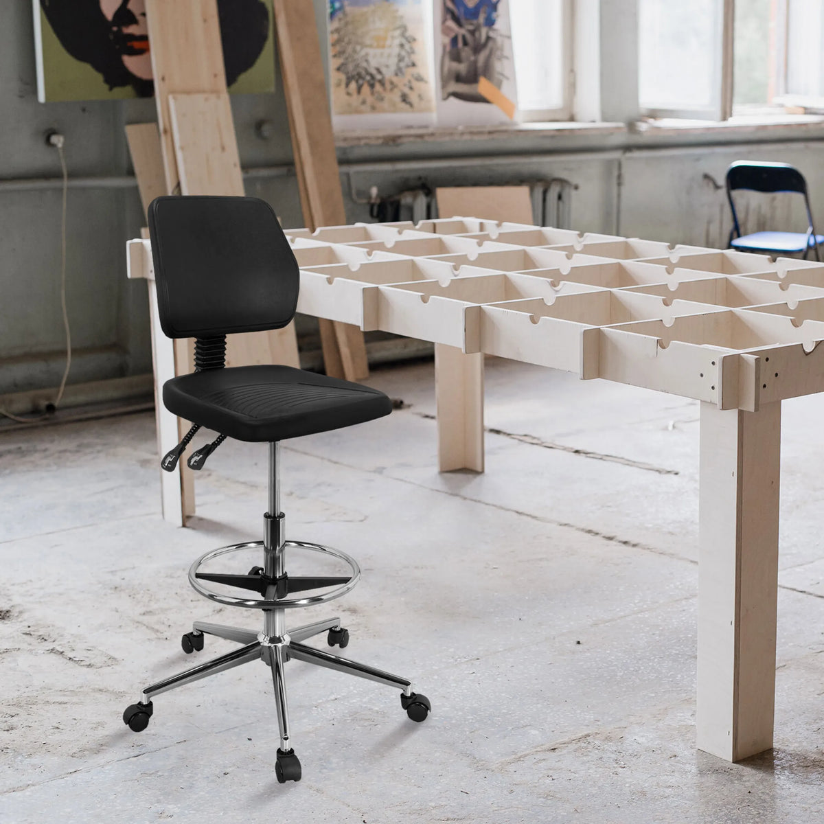 Zwarte Baliestoel TOP WORK 11 I met voetring en vijfpootkruis op zwenkwielen van hjh OFFICE