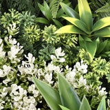 Detailopname van de groene kunststofplanten van de Plantmat LEAFLUXE WALL 1 van hjh LIVING