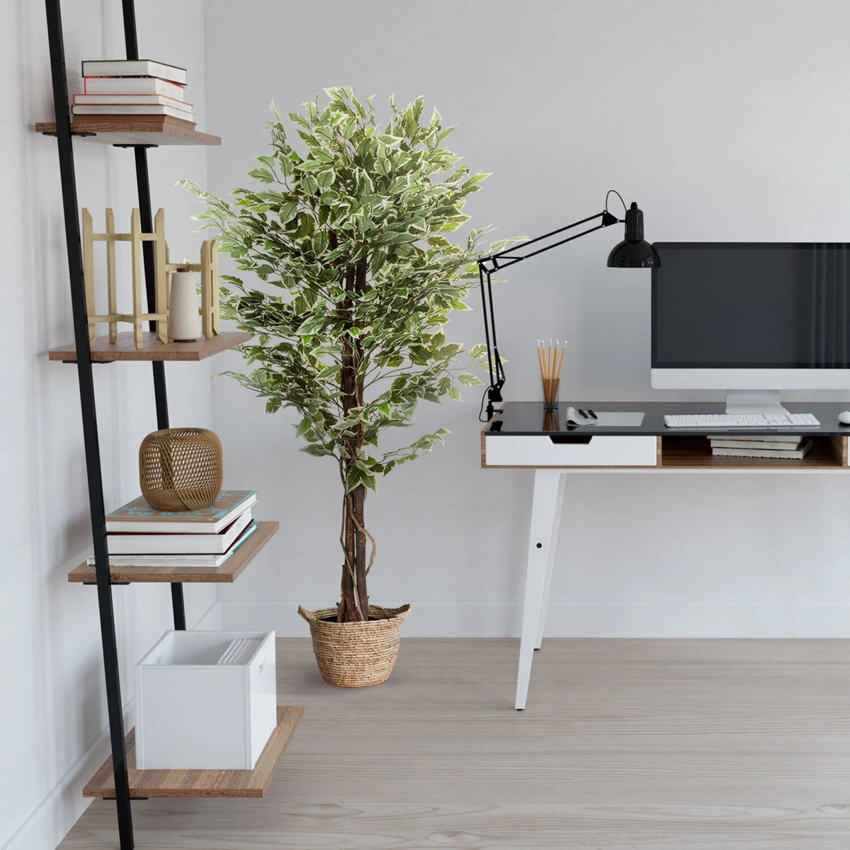 Kunstplant FICUS in het groen met een gevlochten mand als plantenbak van hjh OFFICE