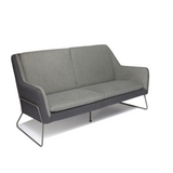 Lichtgrijze lounge bank LAGUN met donkergrijze accenten en slanke metalen poten van hjh OFFICE – 360-gradenweergave (achteraanzicht 180°)