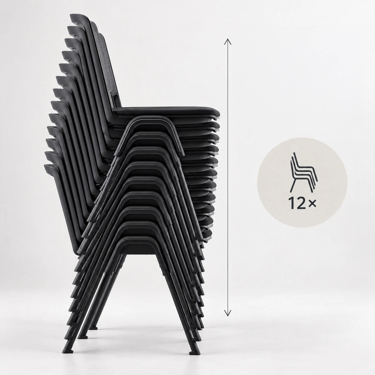 Vier zwarte bezoekerstoelen MEET WA aan een witte vergadertafel in een modern kantoor van hjh OFFICE