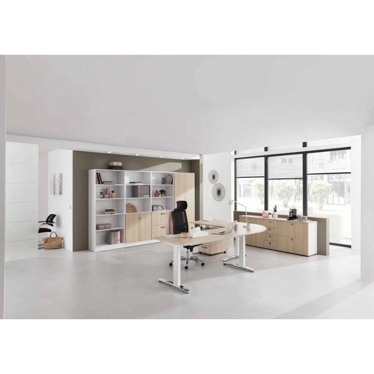 Höhenverstellbarer Schreibtisch XTRA XB 16 WC in Asteiche mit Maßen 160 x 80 cm von hjh OFFICE PRO
