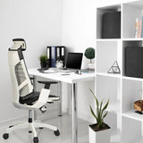 High end bureaustoel GENIDIA PRO WHITE in zwart-wit aan een wit bureau in een modern thuiskantoor van hjh OFFICE