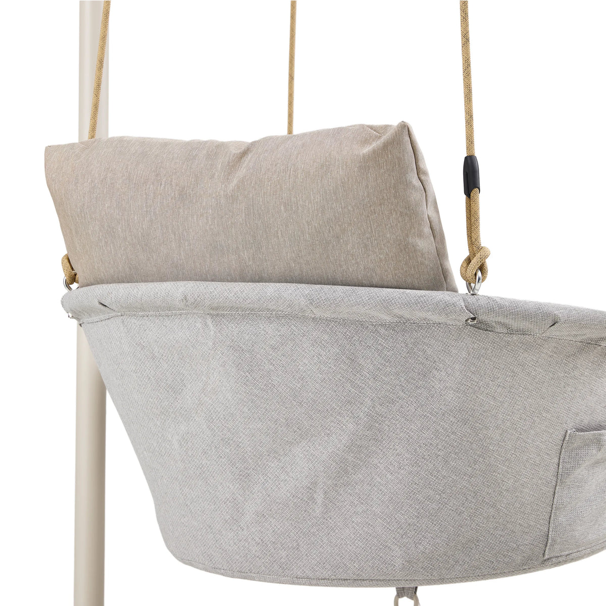 Kussens en ophanging van de Skylo hangstoel in beige van hjh LIVING