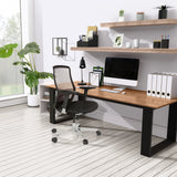 High end bureaustoel FOUNTAINE in zwart aan een bureau in een lichte kamer van hjh OFFICE