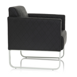 Zwarte gestoffeerde fauteuil ARUBA STEP met ruitstiksel en zilverkleurig frame van hjh OFFICE – 360-gradenweergave (zijaanzicht 80°)