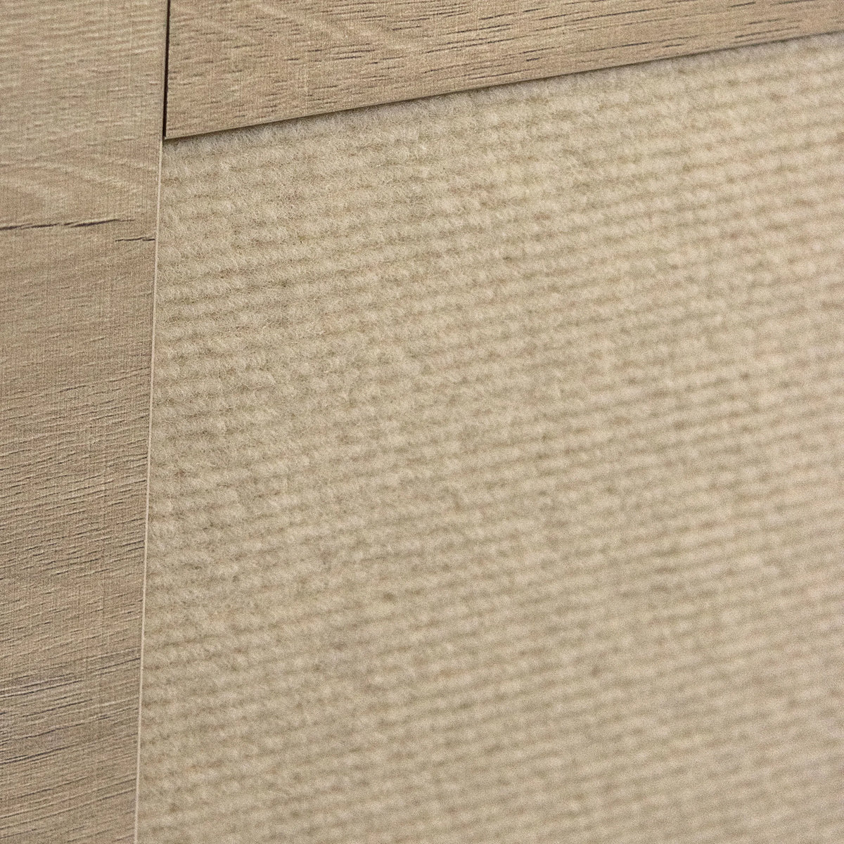 Materiaalweergave van het eikenhouten oppervlak en de viltbekleding van het KITTY PAWBOX 1 kattenhuis van hjh LIVING