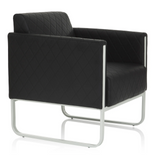 Zwarte gestoffeerde fauteuil ARUBA STEP met ruitstiksel en zilverkleurig frame van hjh OFFICE – 360-gradenweergave (schuin vooraanzicht 60°)