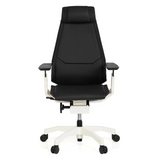 Zwarte High end bureaustoel GENIDIA PRO WHITE van leer met wit onderstel en vijf zwenkwielen van hjh OFFICE – 360-gradenweergave (vooraanzicht 0°)