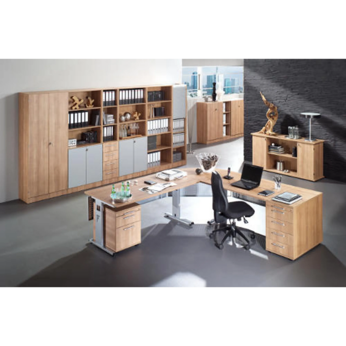 L-vormig bureau SIGNA B-serie SIGNA 6010 in grijs met rolcontainers en bureaustoel van hjh OFFICE PRO