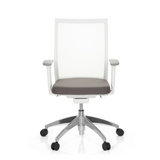 Grijs-witte Professionele bureaustoel ASPEN WHITE met netrug en vijfpoot met wieltjes van hjh OFFICE – 360-gradenweergave (vooraanzicht 0°)