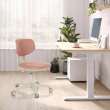 Roze kinder bureaustoel KID CLASSIC met wit frame en wieltjes aan een lichtgekleurd bureau van hjh OFFICE