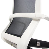 Witte rugleuningconstructie met zwarte netbekleding van de Professionele bureaustoel MOVE-TEC NET 3D W van hjh OFFICE