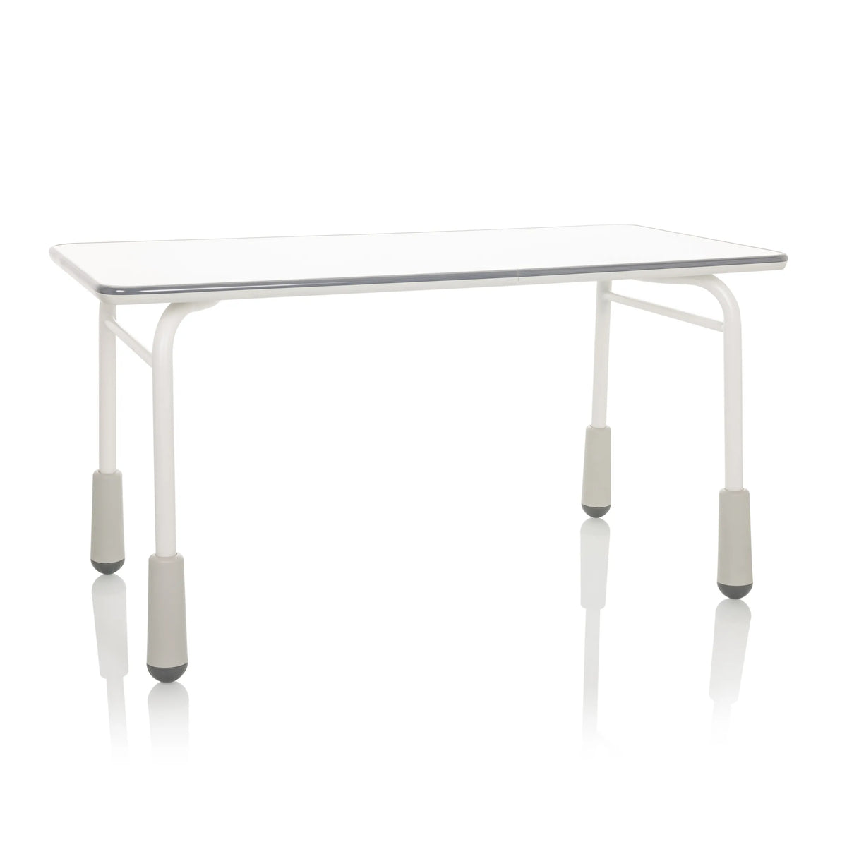 Lichtgrijs Kinder bureau KID GRO T met wit frame en grijze standvoeten van hjh OFFICE – 360-gradenweergave (vooraanzicht 15°)