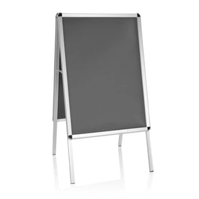 Posterstandaard AGENDA II van zilverkleurig aluminium met zwart vlak van hjh OFFICE