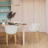 Witte Shell-stoelen OSLO W met lichte houten poten aan een eettafel van hjh LIVING