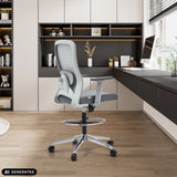 Grijze Top Work 44 W baliestoel met voetring en netrugleuning van hjh OFFICE (AI-gegenereerde afbeelding)