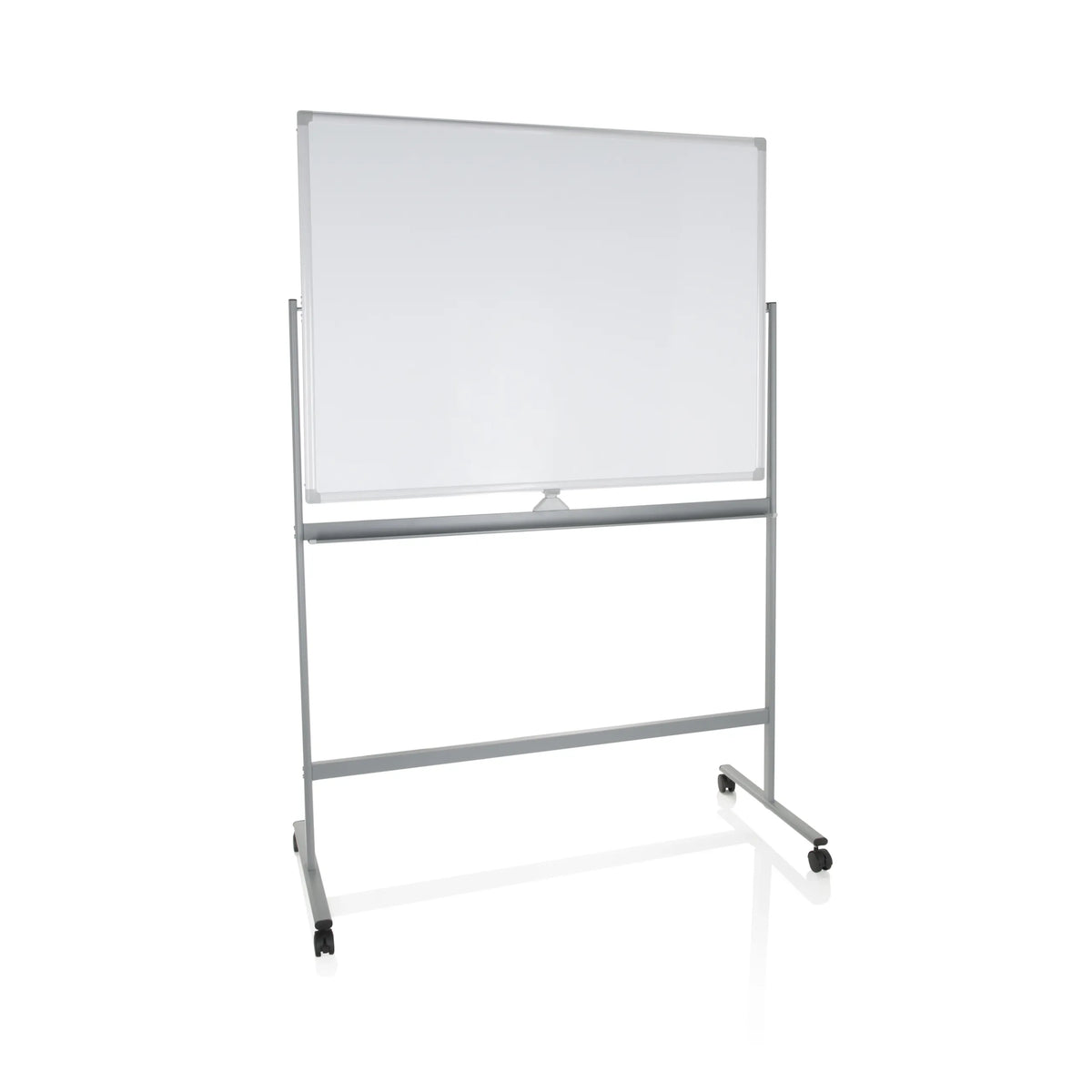 Wit whiteboard MULTIBOARD I met zilverkleurig frame en zwenkwielen van hjh OFFICE – 360-gradenweergave (vooraanzicht 17°)