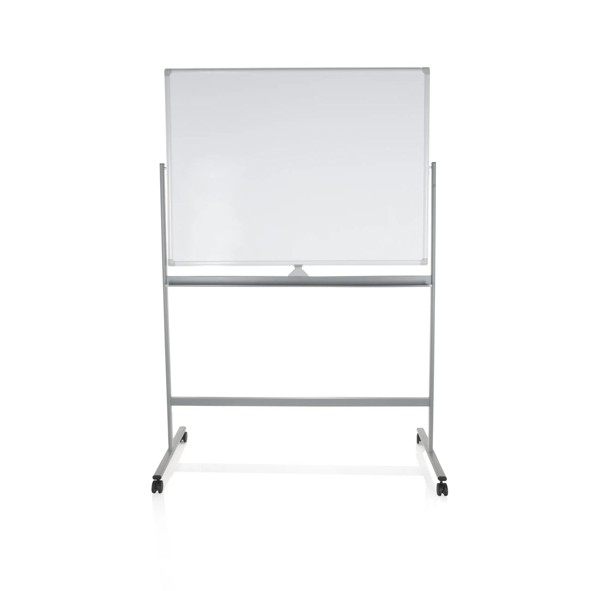 Wit whiteboard MULTIBOARD I met zilverkleurig frame en zwenkwielen van hjh OFFICE – 360-gradenweergave (vooraanzicht 0°)