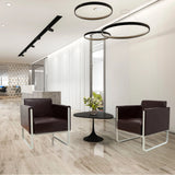 Twee bruine ARUBA gestoffeerde fauteuils met zilverkleurige metalen frames en een ronde bijzettafel van hjh OFFICE