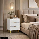 Witte commode Hjelle K met drie laden en gouden poten van hjh LIVING (AI-gegenereerde afbeelding)