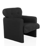 Zwarte lounge stoel CARIPITO met stoffen bekleding en twee knopen op de rugleuning van hjh LIVING – 360-gradenweergave (schuin vooraanzicht 45°)