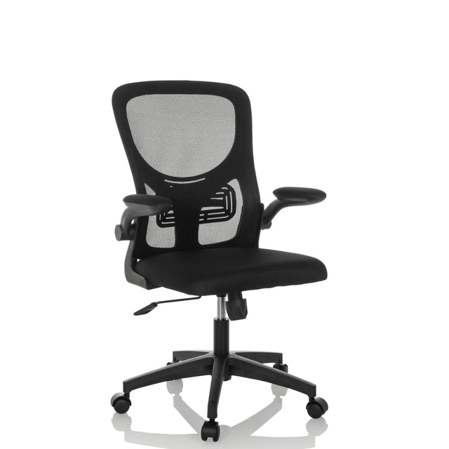 Thuisgebruik bureaustoel BELIO met zwarte netbekleding en armleuningen van hjh OFFICE