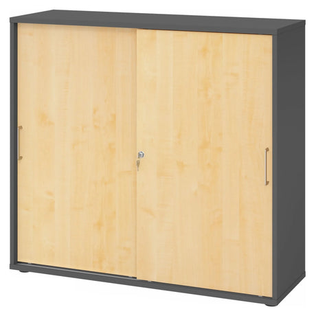 Schuifdeurenkast BETA S 1753S in grafiet en esdoorn met metalen grepen van hjh OFFICE PRO