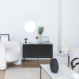 Zwart dressoir KARBY S met drie laden op slanke poten in een modern ingerichte ruimte van hjh LIVING