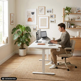 Elektrisch in hoogte verstelbaar bureau Worktime in wit met monitor en laptop van hjh OFFICE (AI-gegenereerde afbeelding)