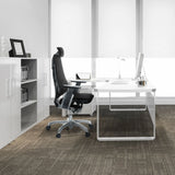 High end bureaustoel GENIDIA PRO in zwart met netrugleuning en armleuningen van hjh OFFICE