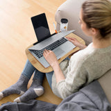 Bruine houten Laptop onderzetter COMFILAP I van hjh OFFICE met een laptop in gebruik