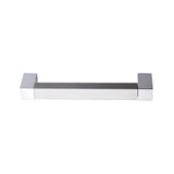 Zilverkleurige chromen metalen handgreep van de SIGNA G 7600 van hjh OFFICE PRO