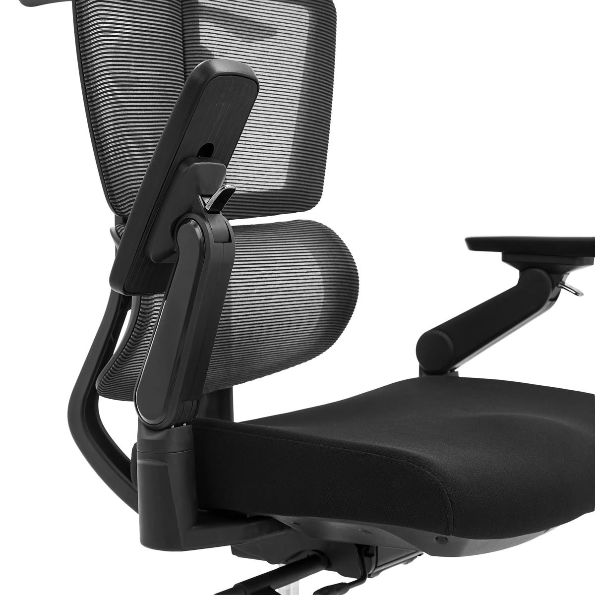 Verstelbare armleuning van de Ergo U2 Flex3 professionele bureaustoel met netrugleuning en zwarte stoffen bekleding van hjh OFFICE