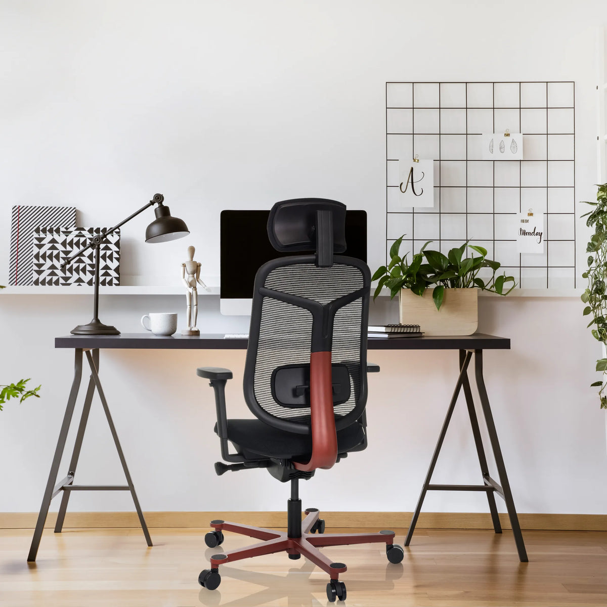 High end bureaustoel BICOLORE HIGH in zwart en rood met netrugleuning van hjh OFFICE
